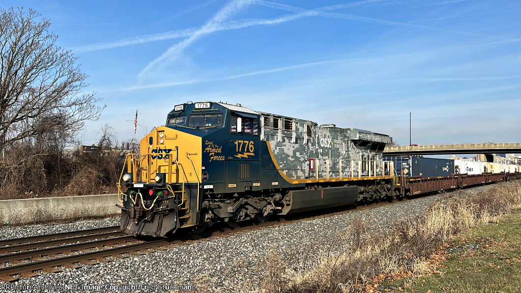 CSX 1776 leads I137.